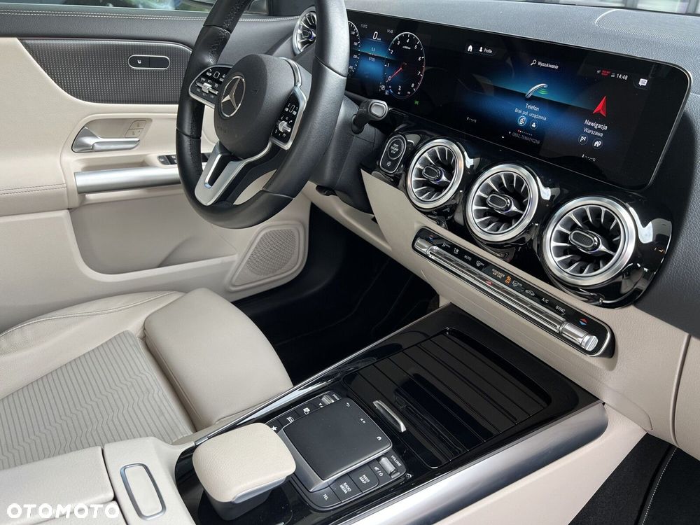 Mercedes-Benz GLA - 13