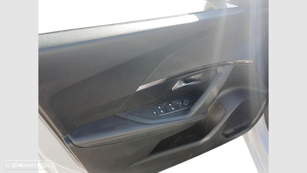 Peugeot 2008 1.2 Hybrid Allure e-DCS6 - 12