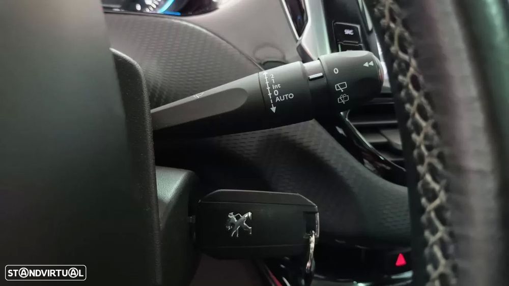 Peugeot 2008 1.2 PureTech Allure - 36