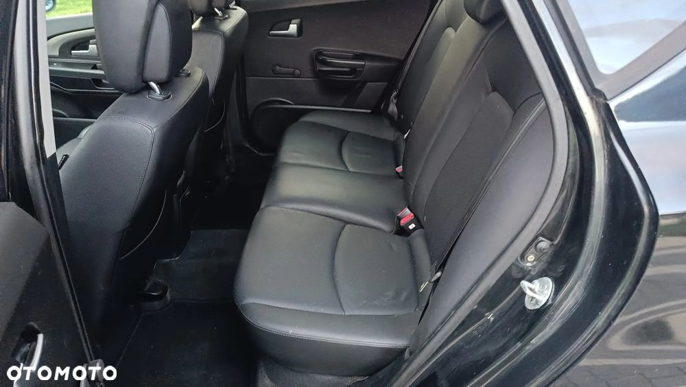 Kia Ceed - 8