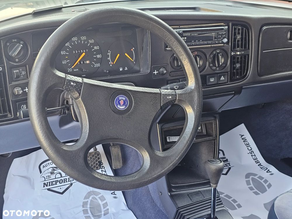 Saab 900 - 25