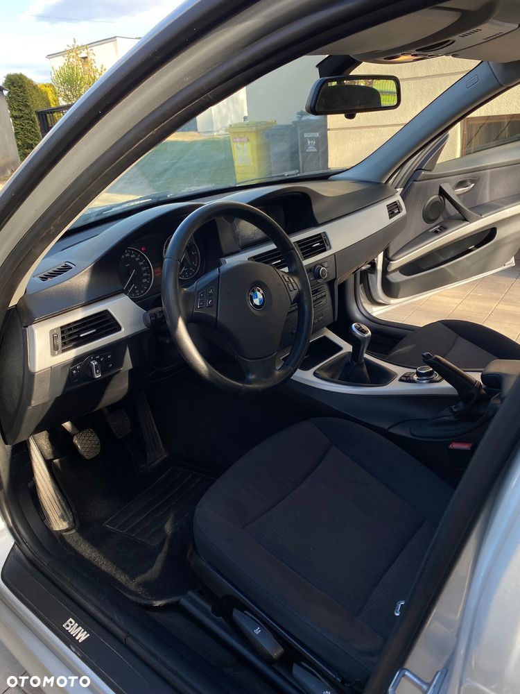 BMW Seria 3 318i - 5