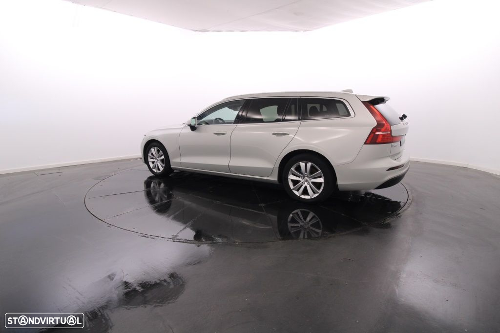 Volvo V60 2.0 D3 Momentum Plus - 4