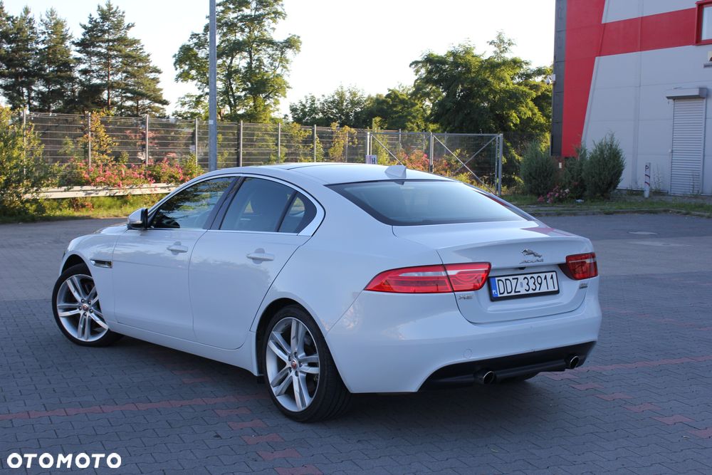 Jaguar XE S - 13