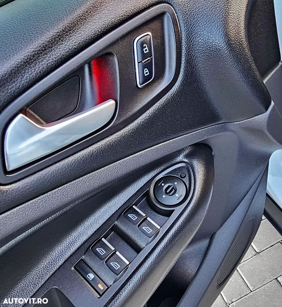 Ford Kuga - 13