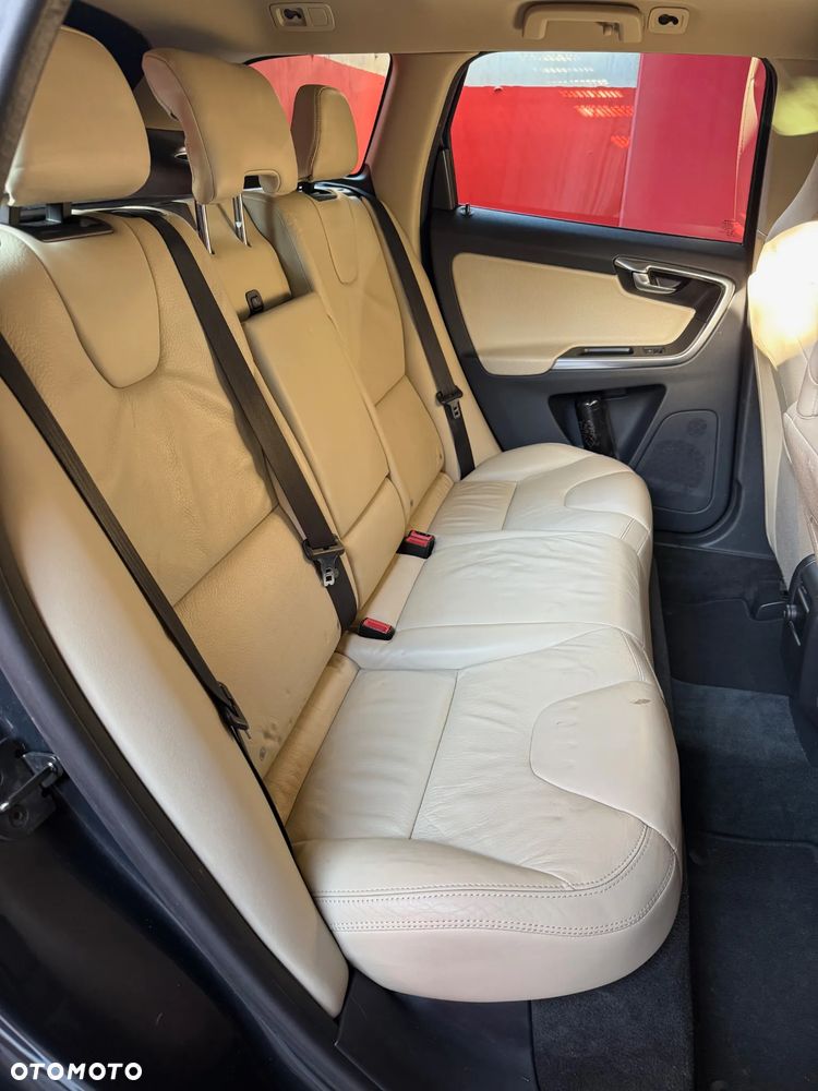 Volvo XC 60 2.4D AWD Summum - 7