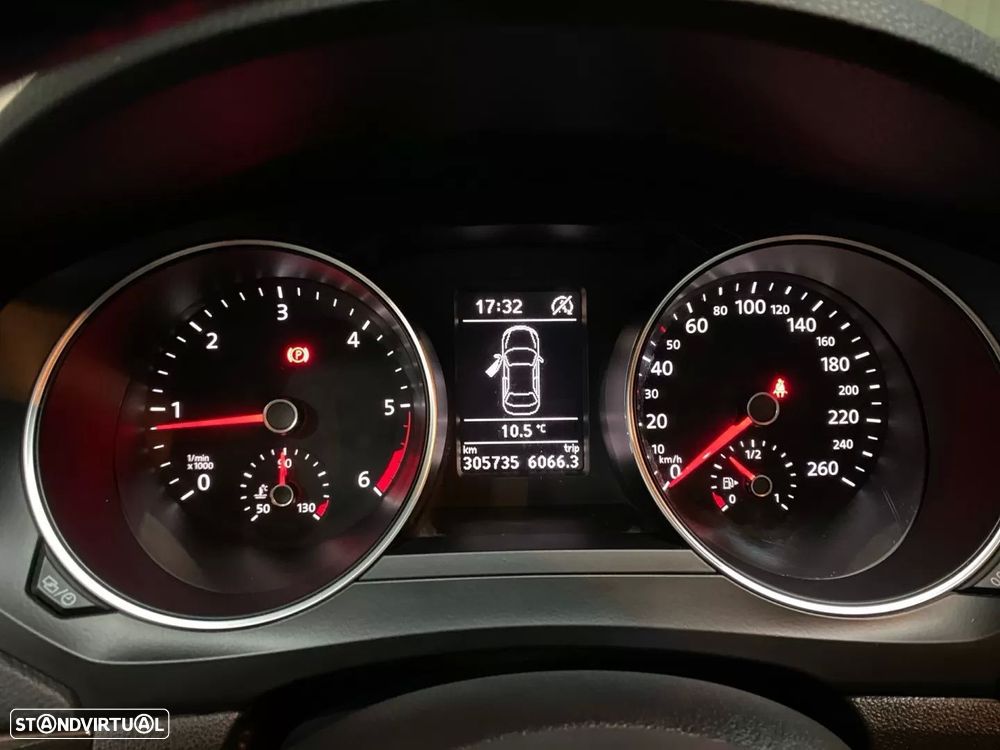 VW Jetta 2.0 TDI Confortline - 10