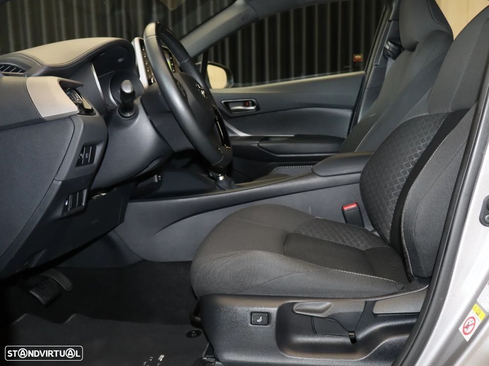 Toyota C-HR 1.8 HSD Comfort+P.Style — fotografia 19