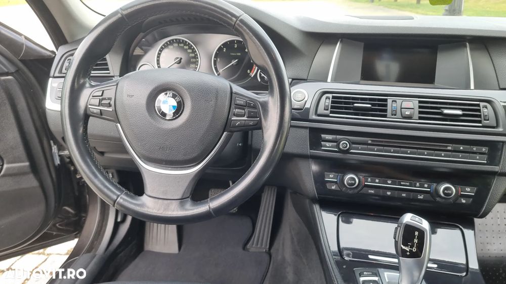 BMW Seria 5 520d xDrive AT - 11