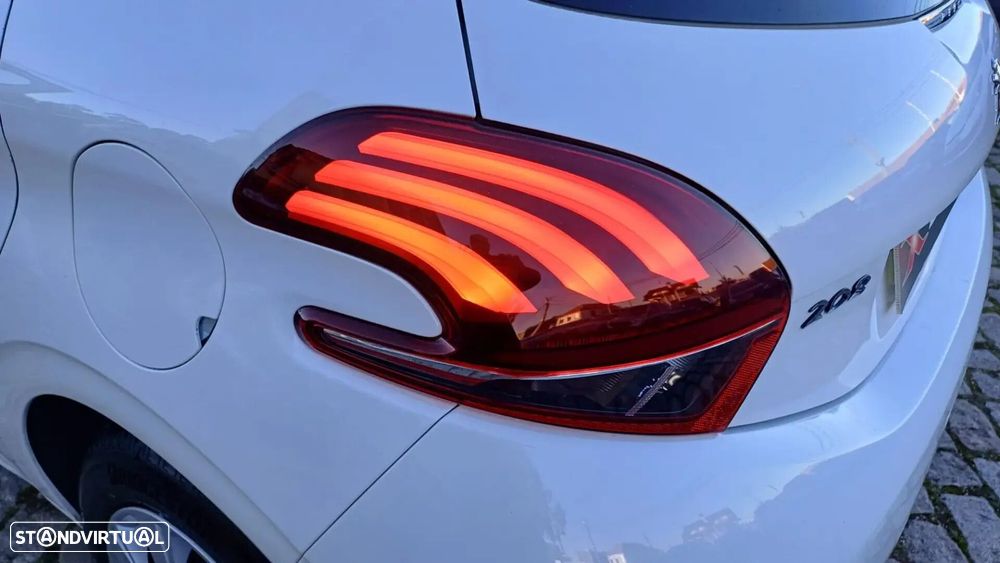 Peugeot 208 - 10