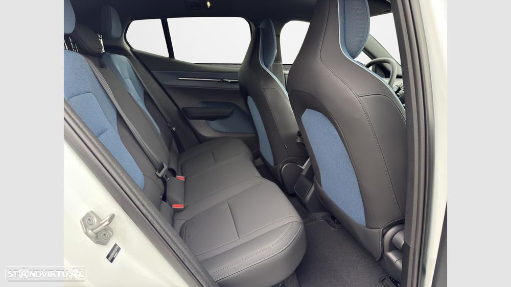 Volvo EX30 51 kWh Single Motor Plus - 14