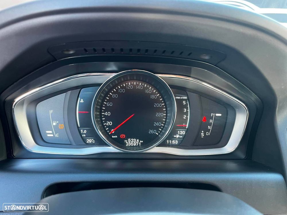 Volvo XC 60 2.0 D4 Momentum Geartronic - 8