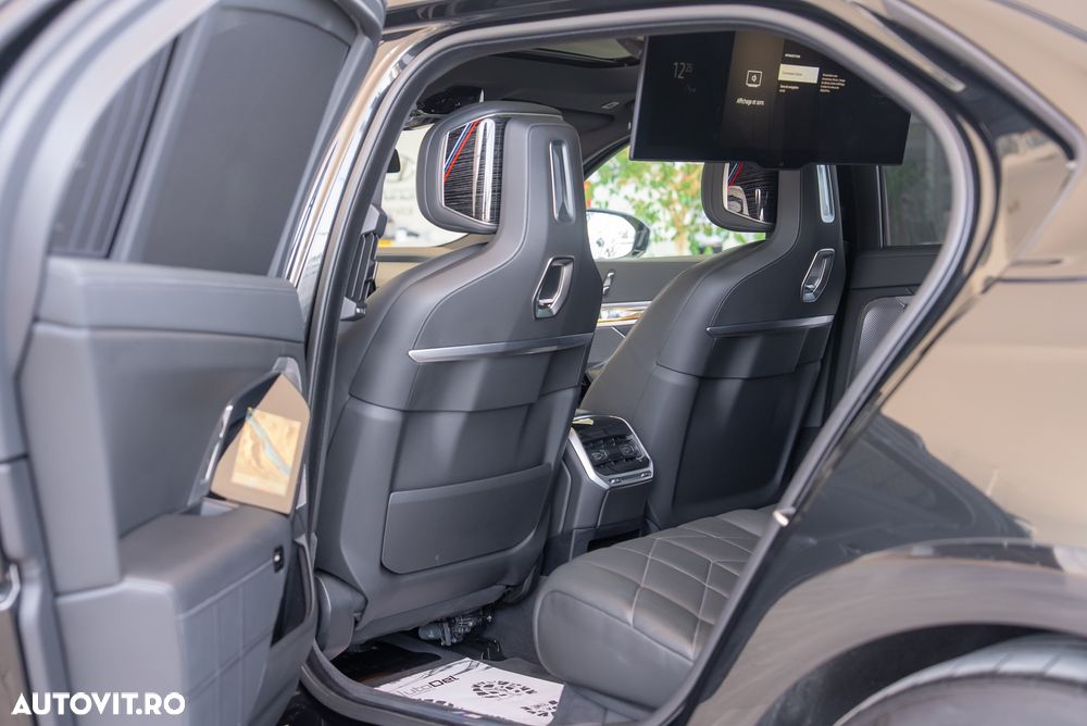 BMW Seria 7 - 32