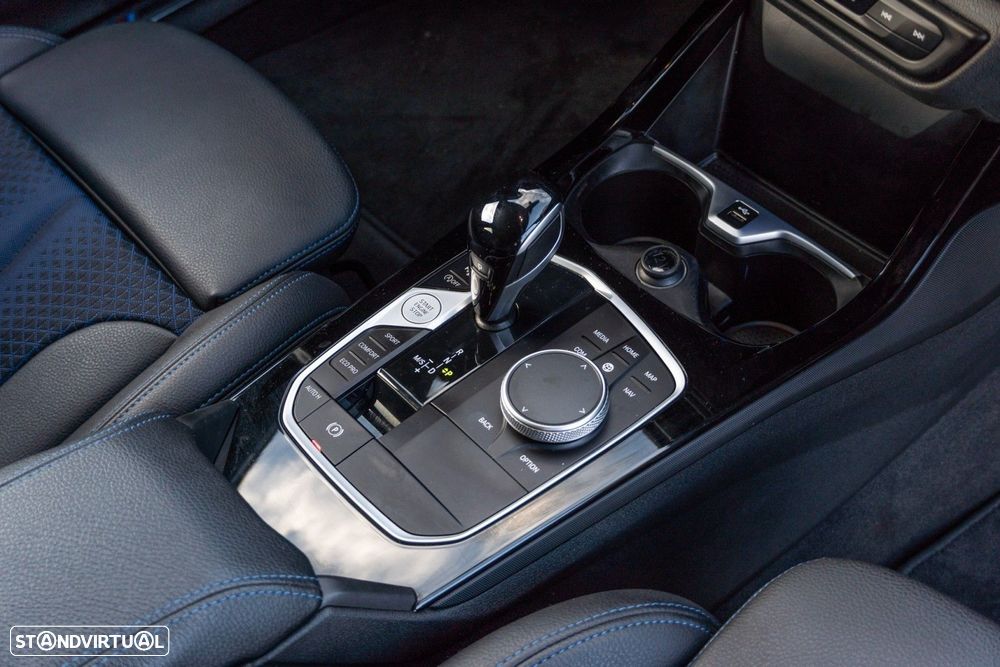 BMW 116 d Pack Desportivo M Auto - 31