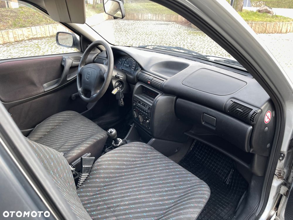 Opel Astra 1.4 GL - 20