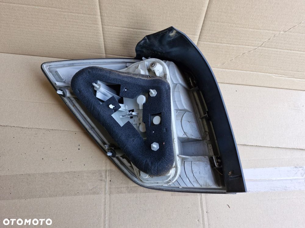 Lampa prawa tylna prawy tył Opel Astra H III KOMBI przedlift - 4