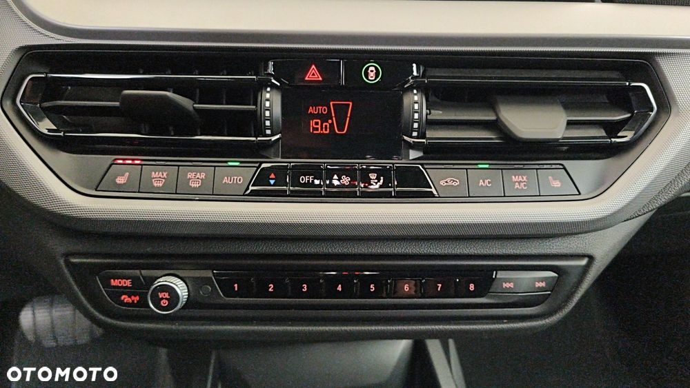 BMW Seria 1 118i Advantage - 24