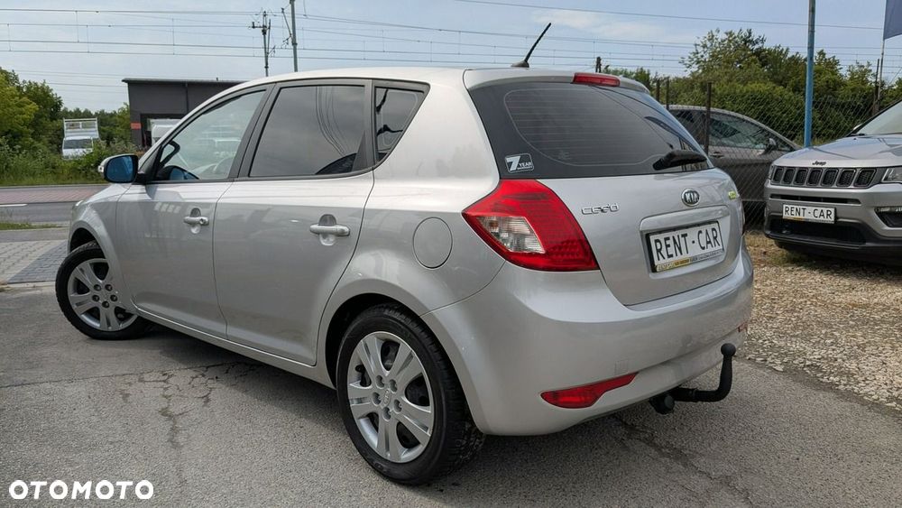 Kia Ceed - 9