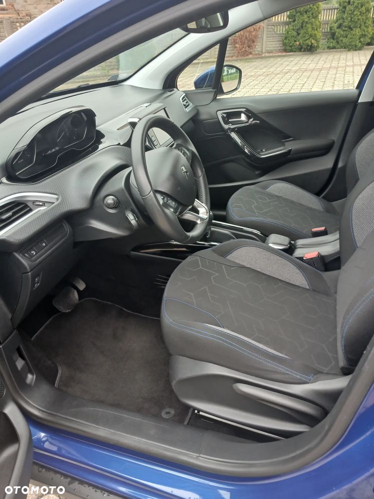 Peugeot 2008 PureTech 110 GPF Stop&Start EAT6 Signature - 13