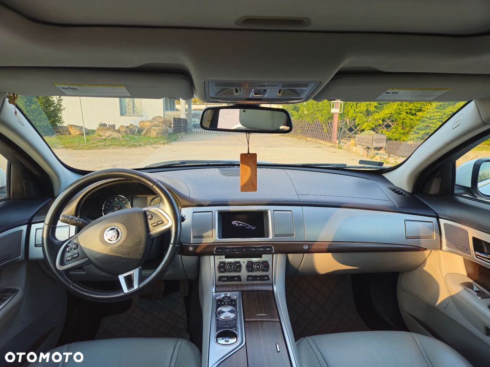 Jaguar XF 2.0 T Premium Luxury - 10