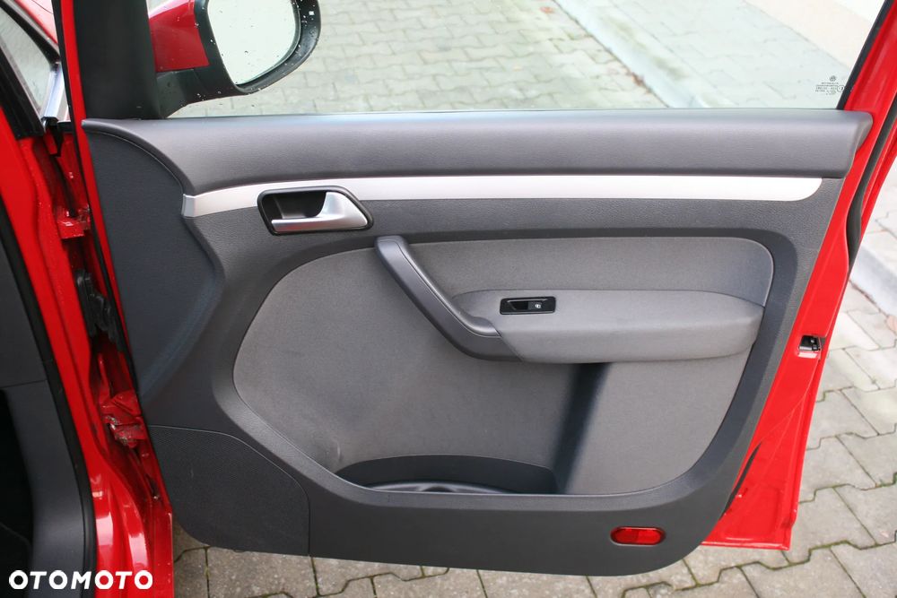 Volkswagen Touran 1.6 TDI DPF BlueMotion Technology Trendline - 23