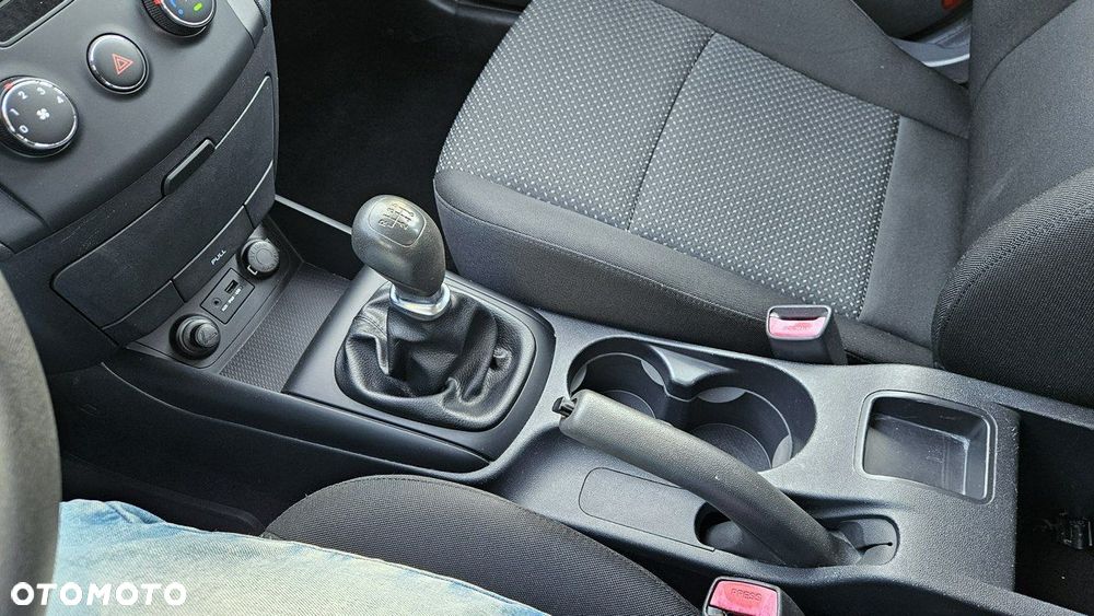 Hyundai i30 1.6 CRDi FIFA WM Edition - 32