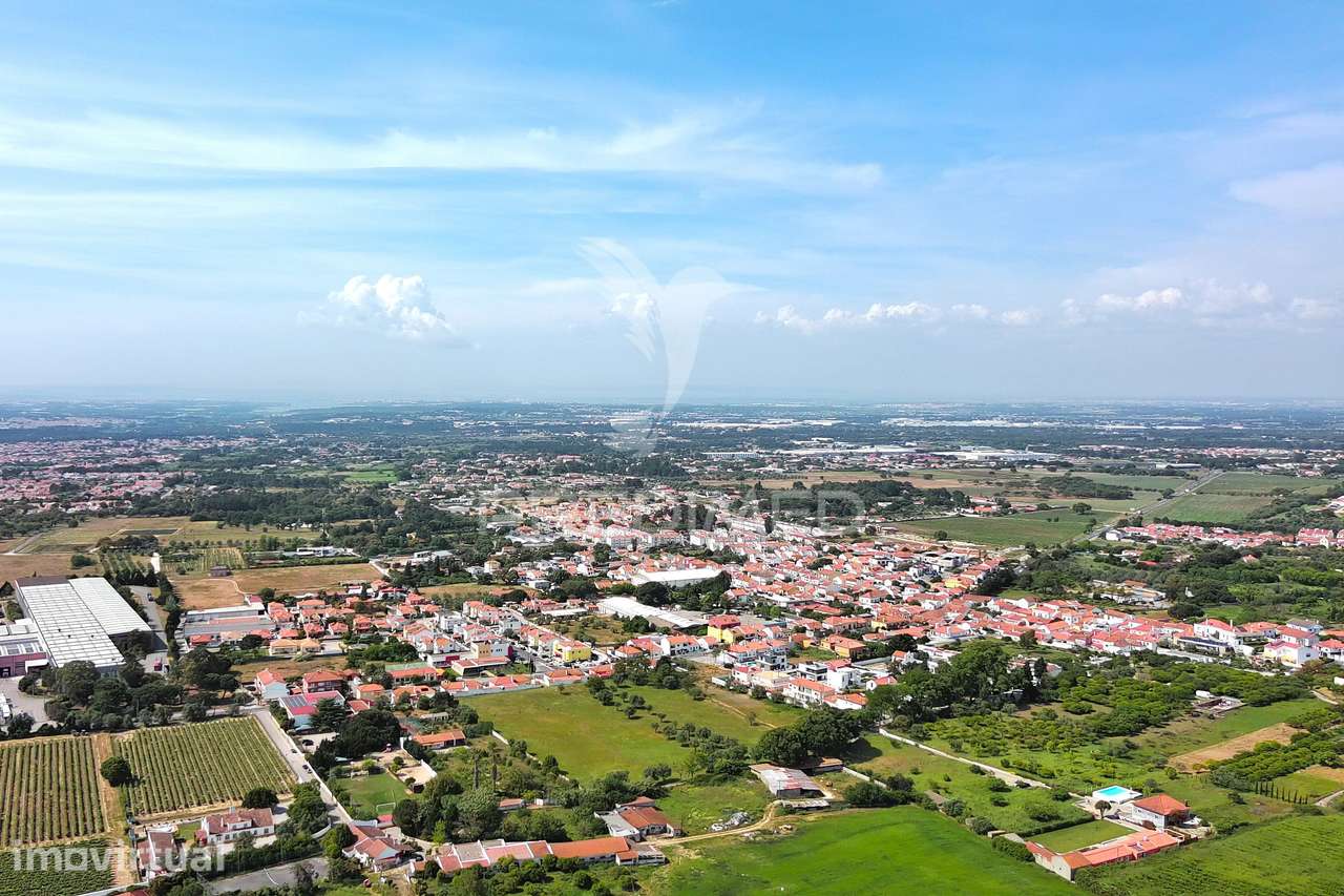 Moradia T3 com piscina e jardim, a poucos minutos de Lisboa. - Grande imagem: 4/40