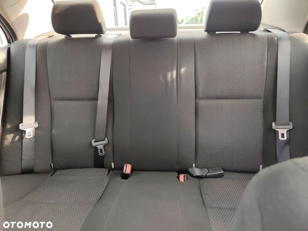 Toyota Avensis 1.6 VVT-i Luna - 20