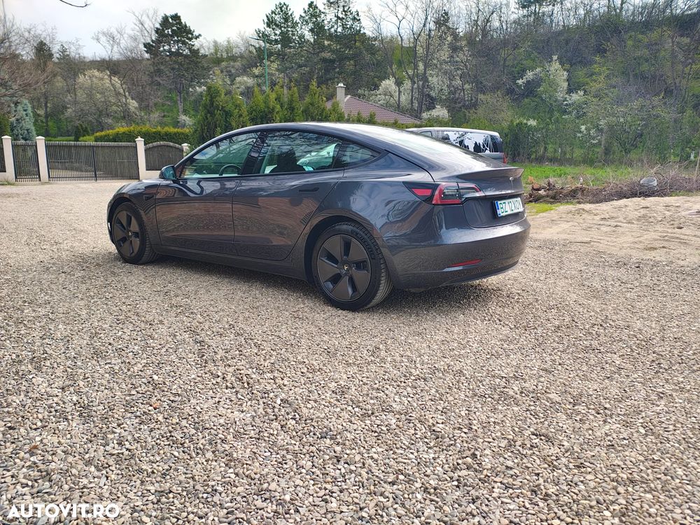 Tesla Model 3 - 3