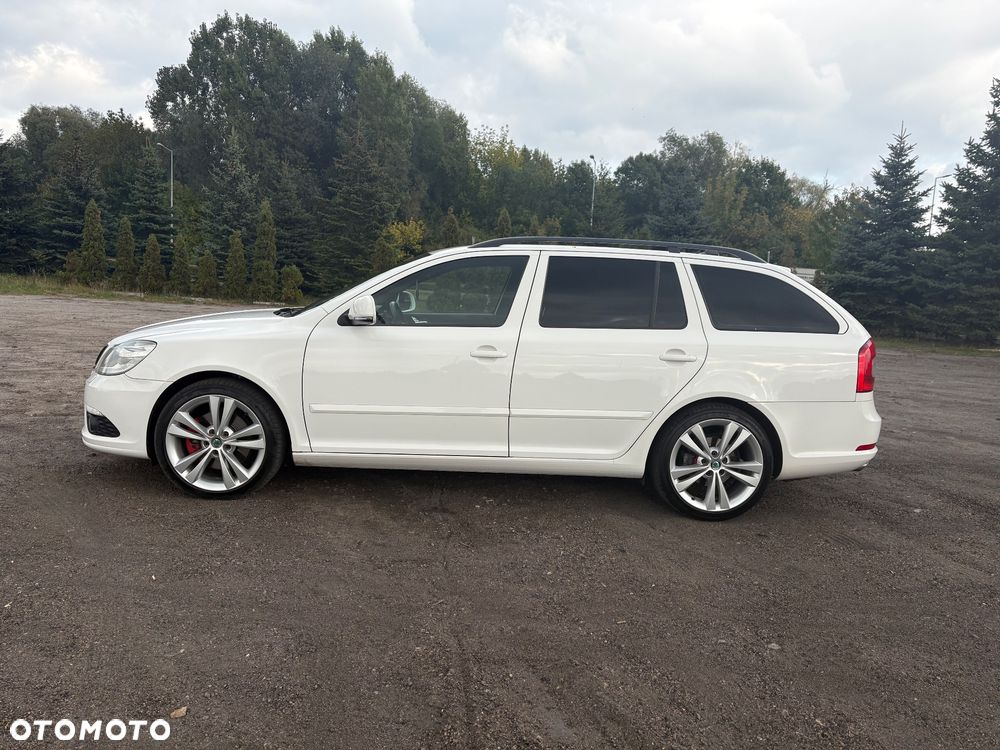 Skoda Octavia Combi 2.0 TDI CR DPF DSG RS - 2