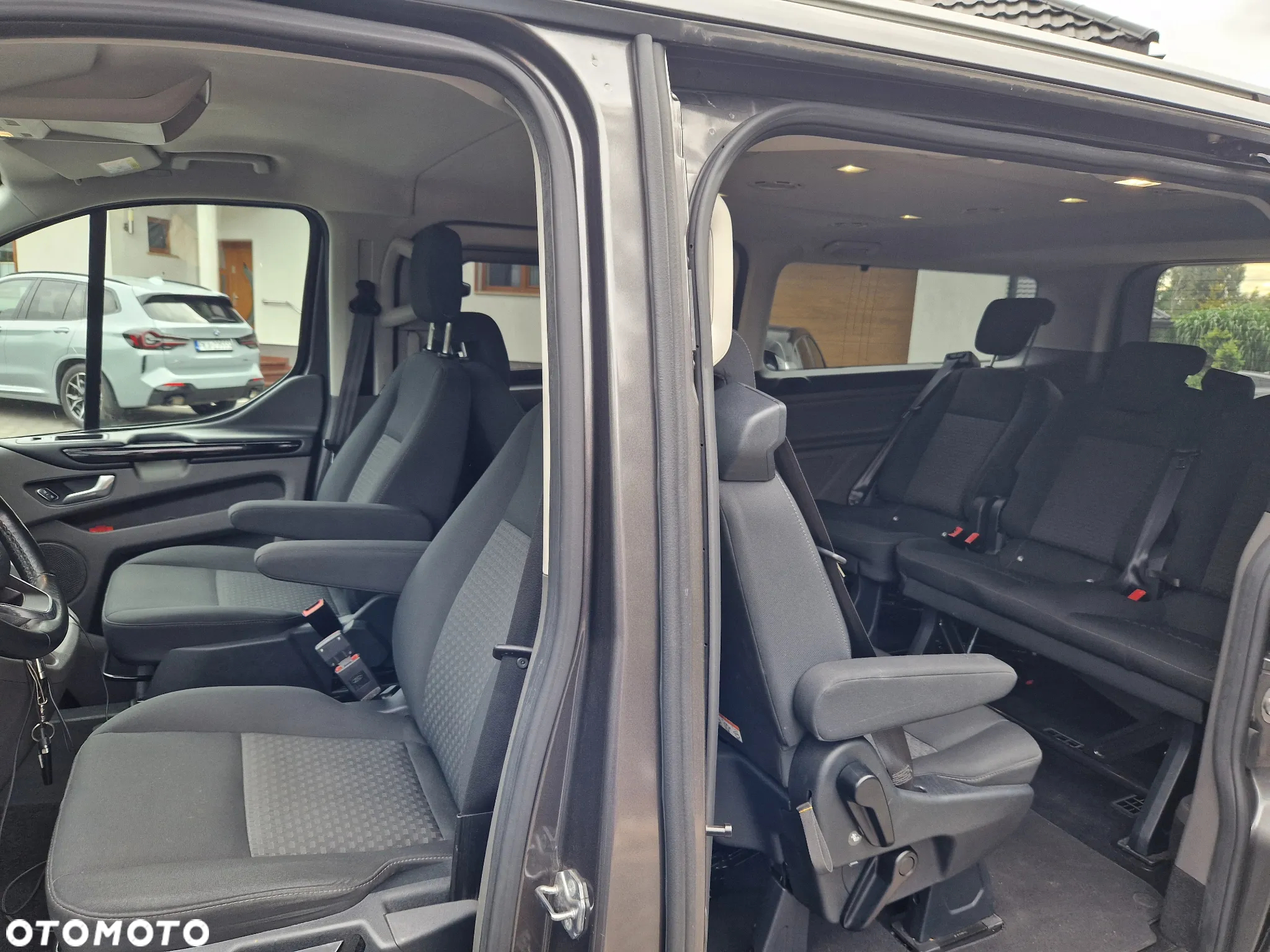 Ford Tourneo Custom - 18