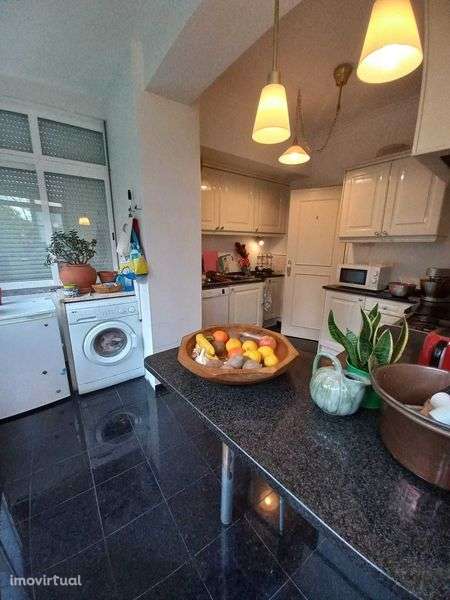 Vendo T2  perto da praia Estoril - Grande imagem: 3/11