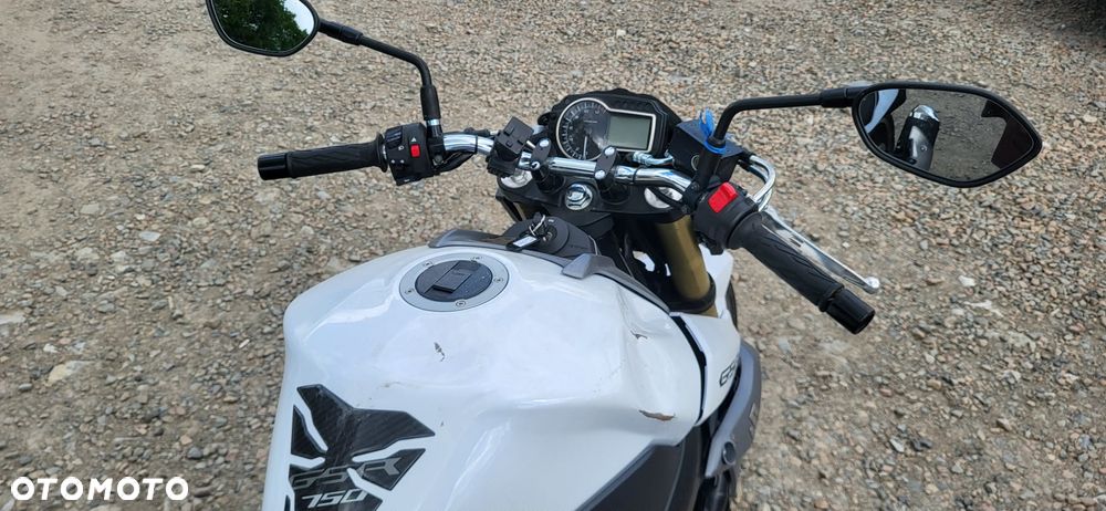 Suzuki GSR - 10