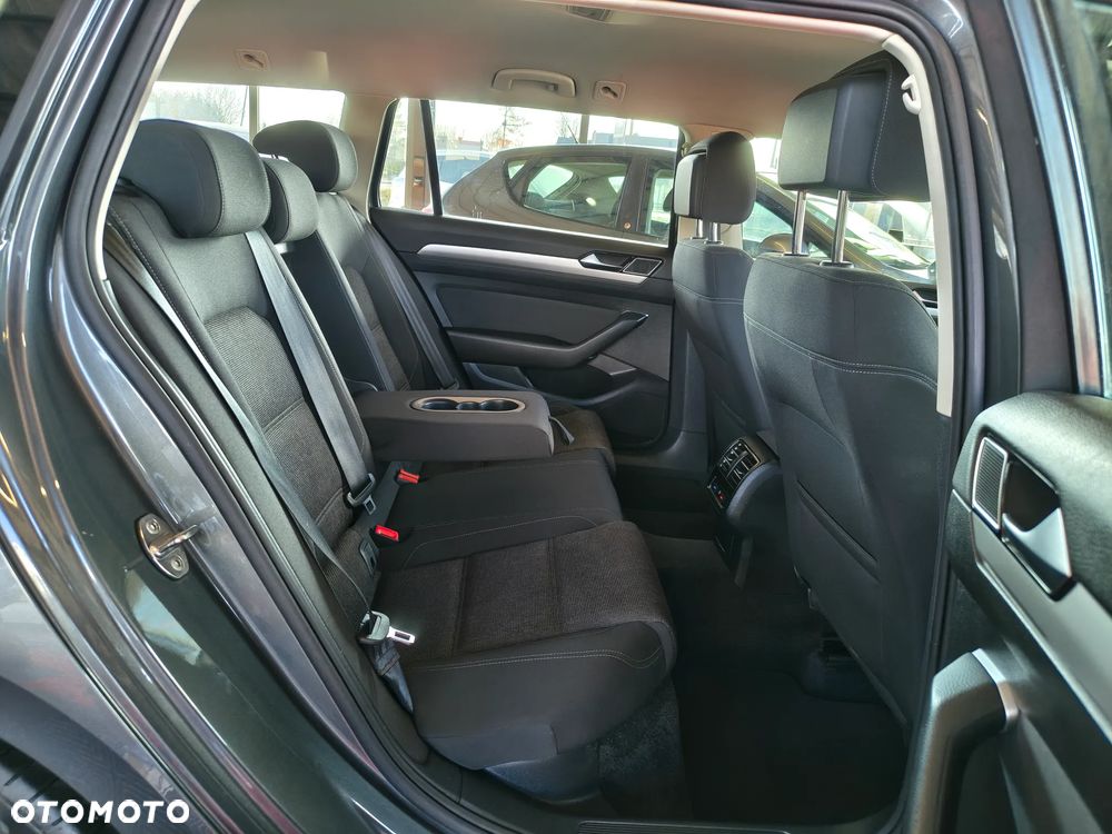 Volkswagen Passat 2.0 TDI SCR DSG Comfortline - 37