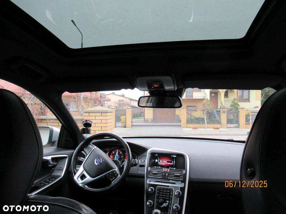 Volvo XC 60 D4 AWD R-Design Momentum - 7