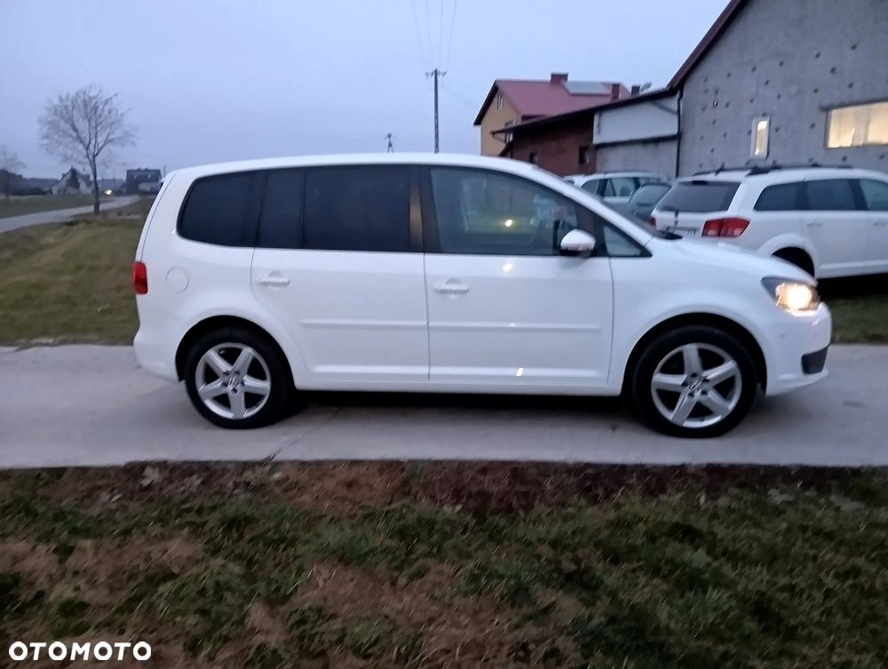 Volkswagen Touran 2.0 TDI DPF BlueMotion Technology DSG Comfortline - 9