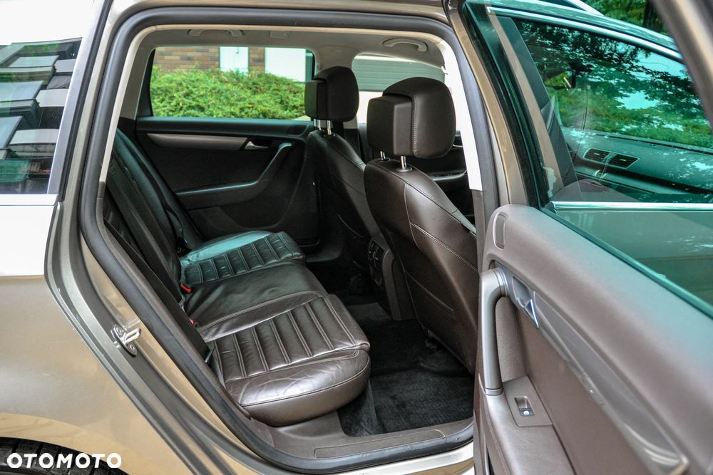 Volkswagen Passat - 12