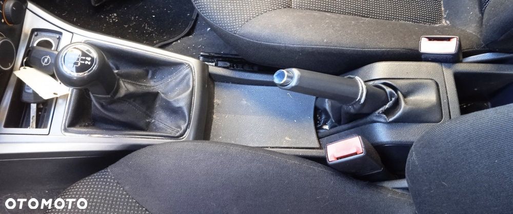Deska rozdzielcza konsola Opel Astra III H GTC 3D - 3