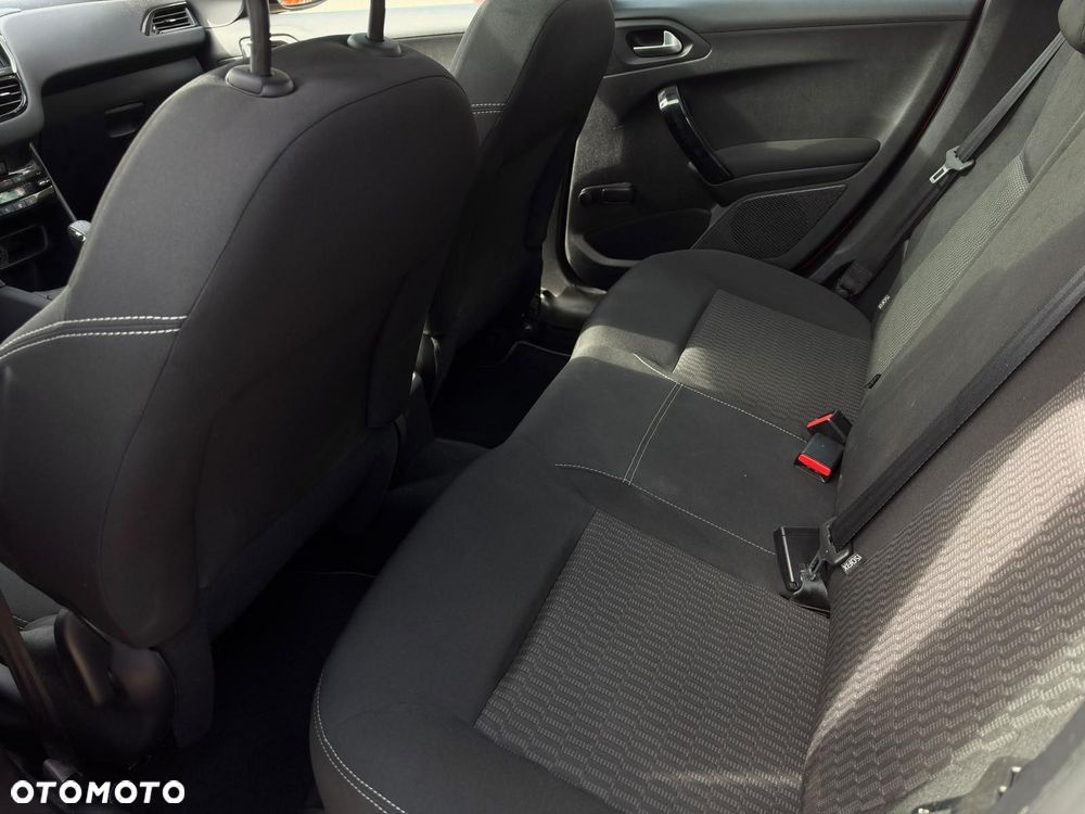 Peugeot 208 1.2 VTi Allure - 21