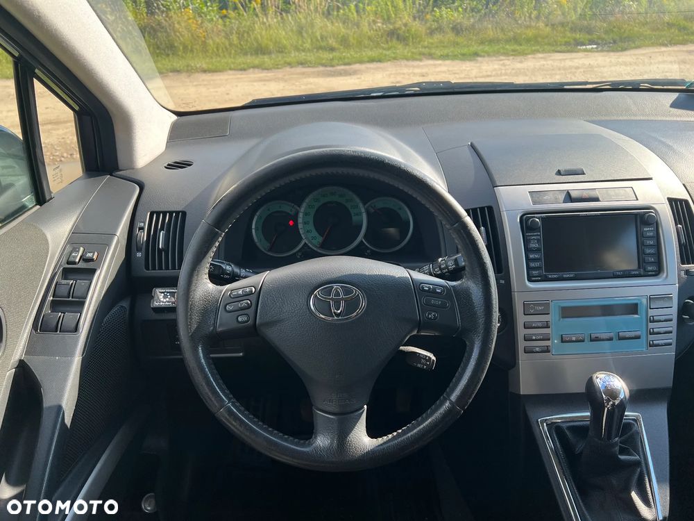 Toyota Corolla Verso 2.2 D-4D - 13