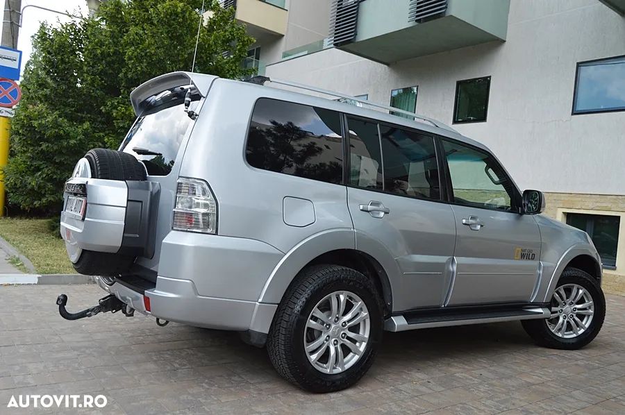 Mitsubishi Pajero - 24