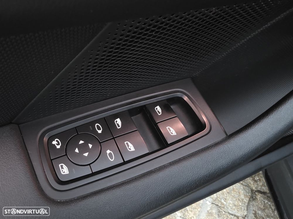 Porsche Taycan Cross Turismo 4 - 31