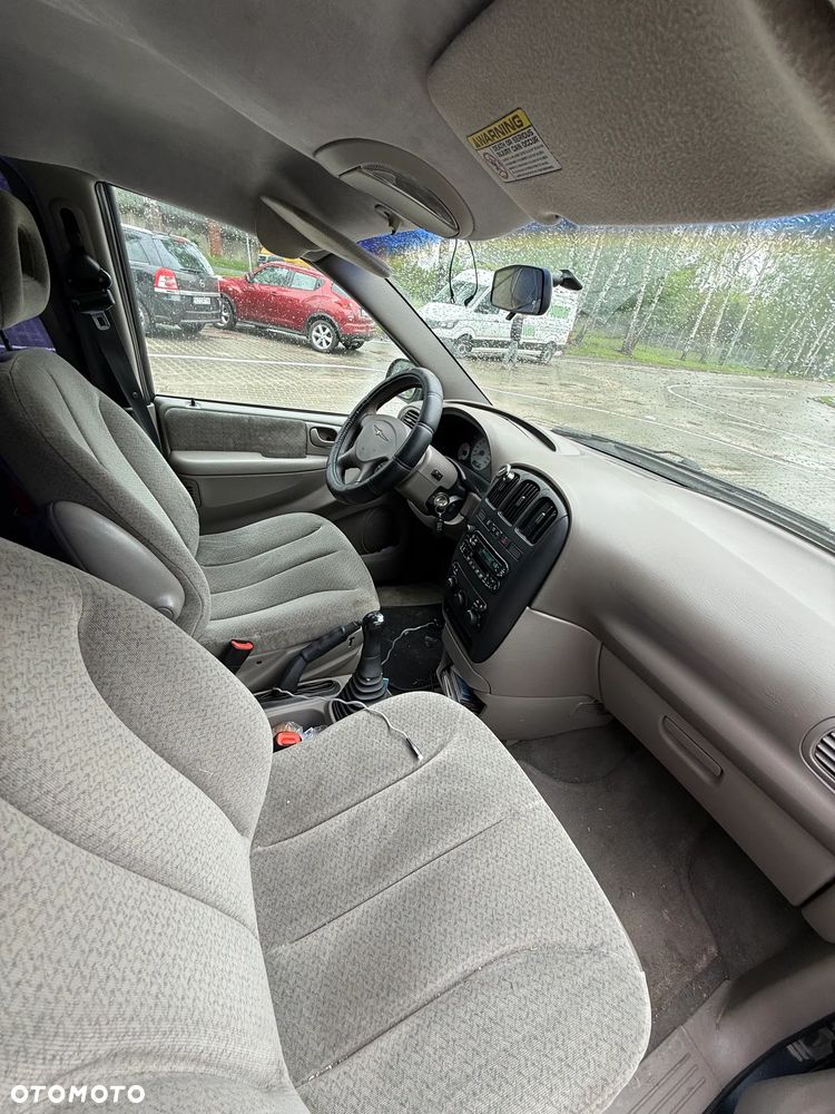 Chrysler Voyager 2.4 SE - 8