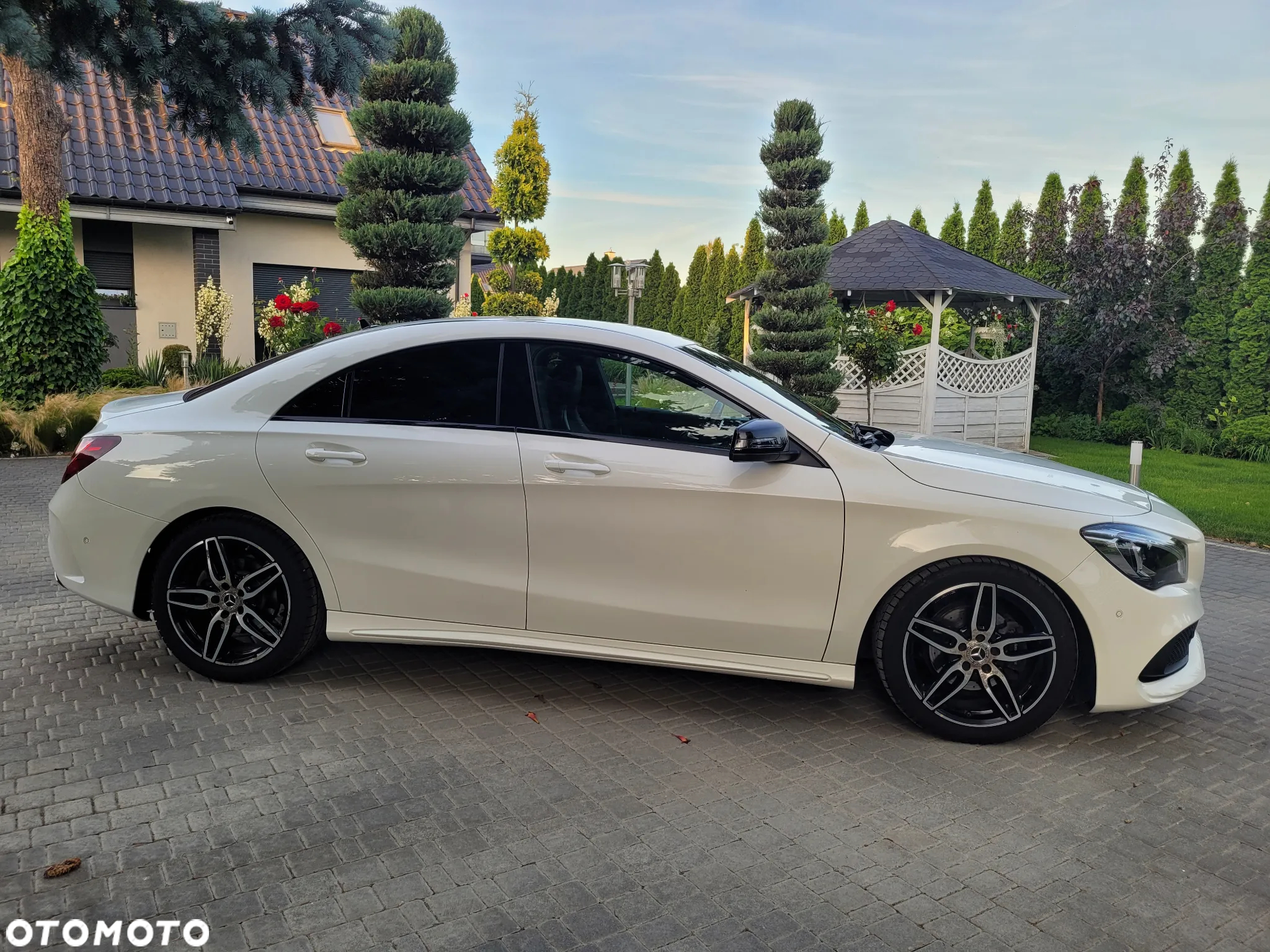 Mercedes-Benz CLA 200 7G-DCT AMG Line - 25