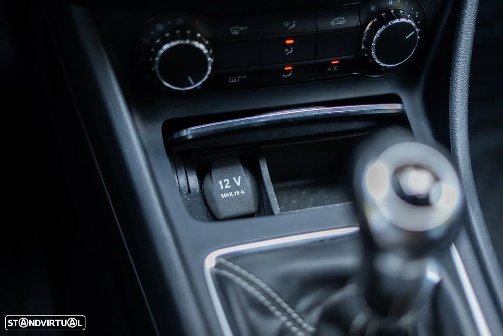 Mercedes-Benz CLA 180 d Urban - 36