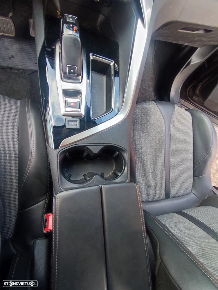 Peugeot 5008 1.5 BlueHDi Allure Pack EAT8 - 9