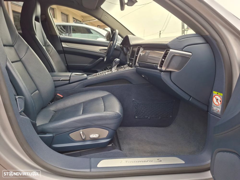 Porsche Panamera 4S PDK - 22