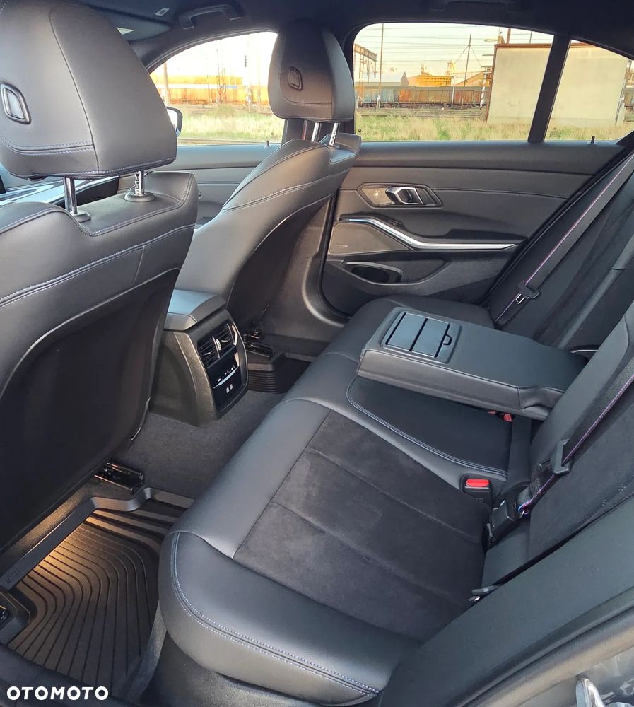 BMW Seria 3 330i xDrive M Sport - 20