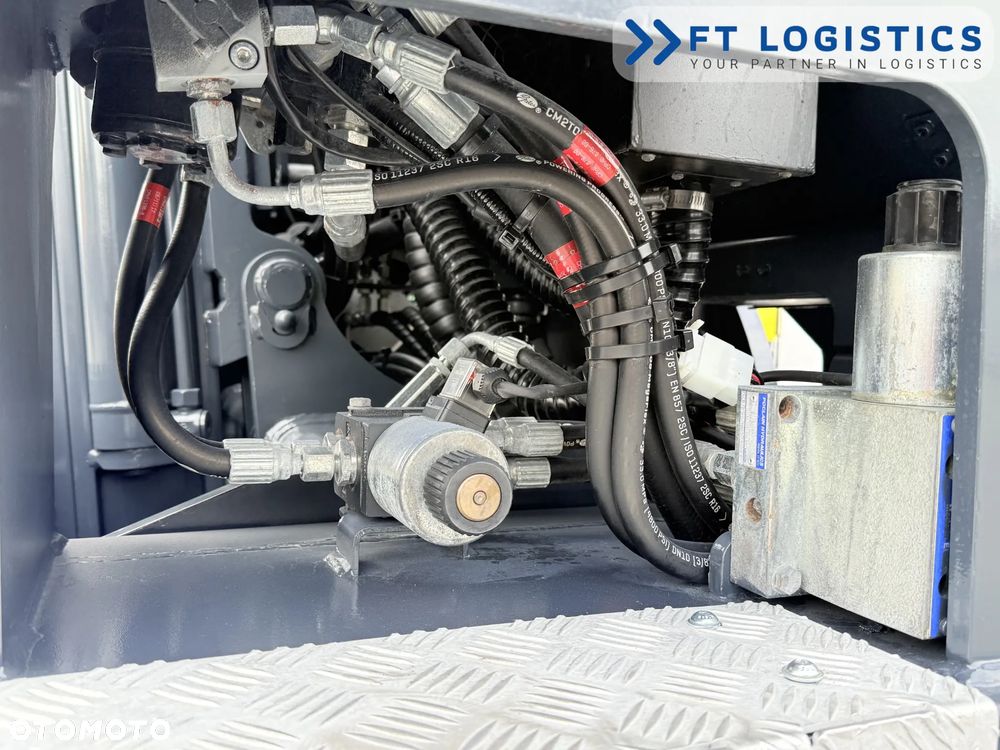 Combilift WÓZEK CZTEROKIERUNKOWY - WIELOKIERUNKOWY | COMBILIFT C4500S | GAS | TRIPLEX 5550MM | POZYCJONER WIDEŁ | WOLNY SKOK | NOWE OPONY | PO SERWISIE | STAN IDEALNY | Szeroka oferta wózków czterokierunkowych i bocznych, dopasowanych do różnorodnych potrzeb i zastosowań - 13