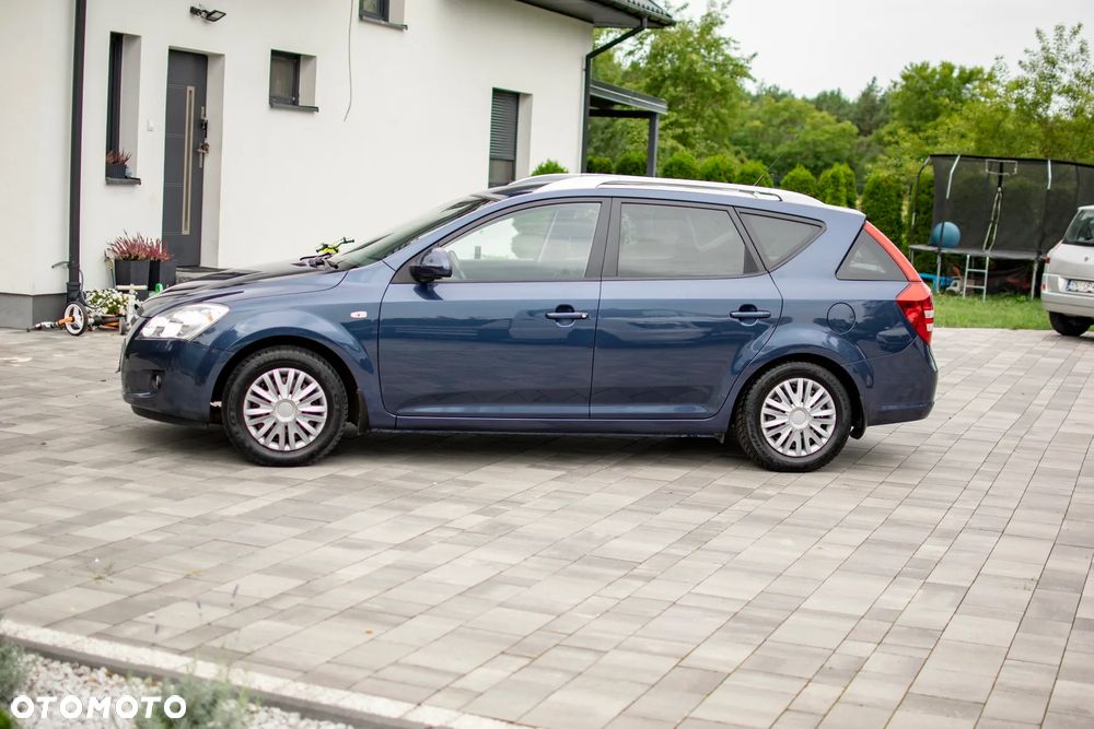Kia Ceed - 32